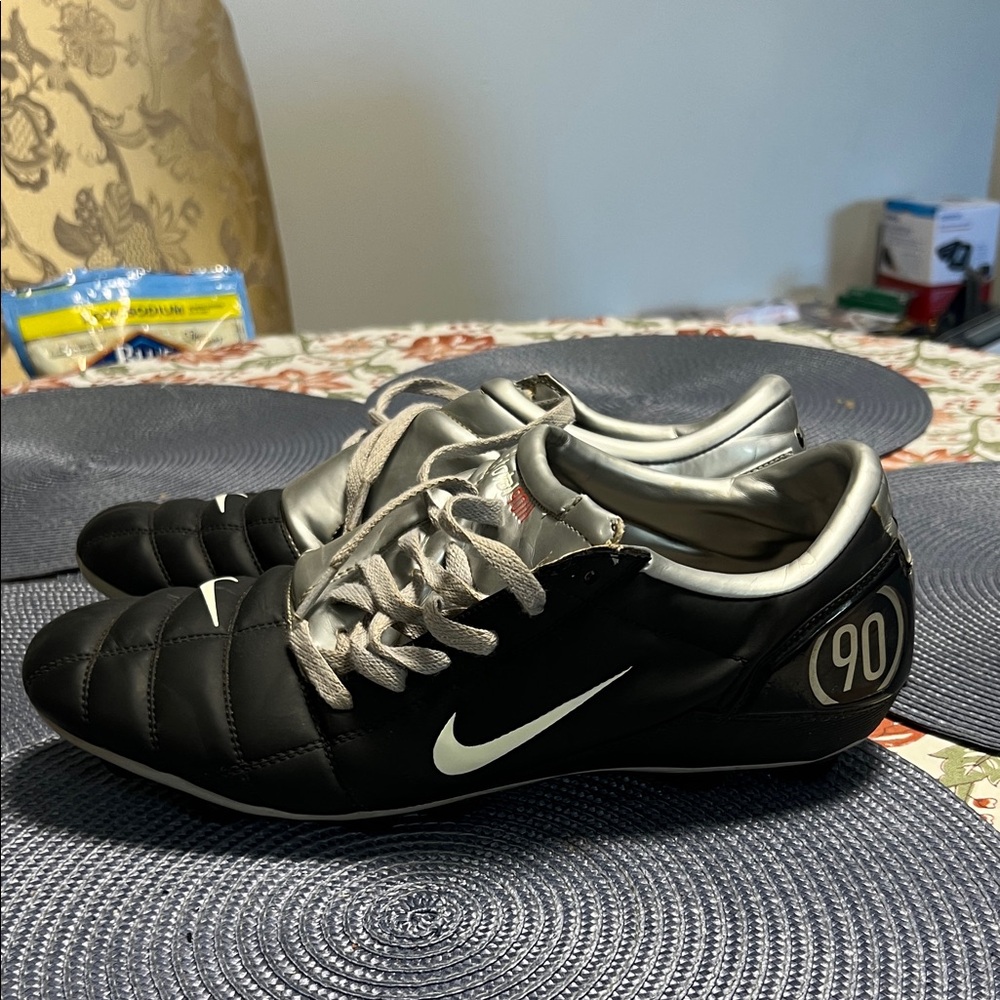 Nike Black Men's soccer cleats